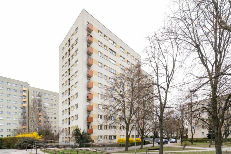 Warszawa, Mokotów, Zieleń i słońce – kawalerka na Sadybie