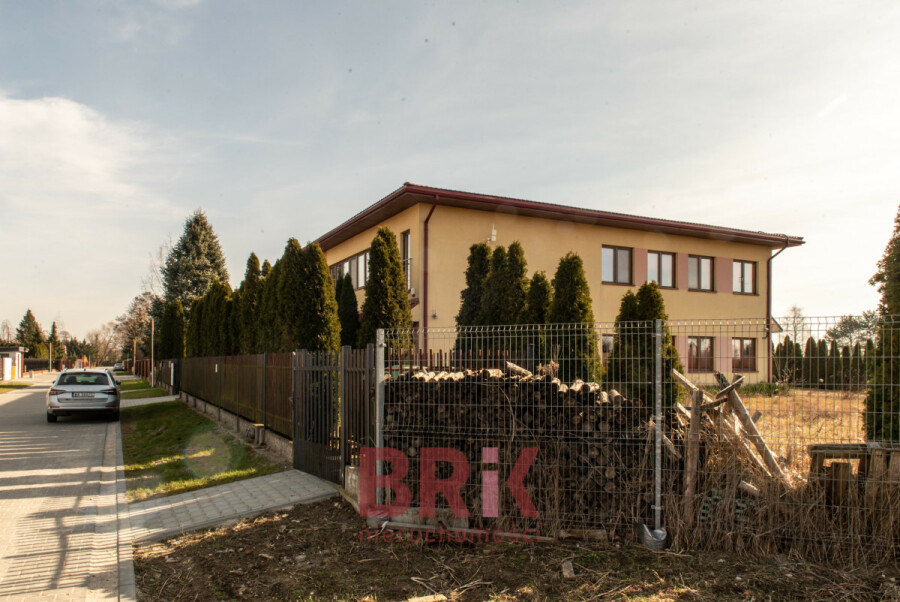 Warszawa, Białołęka, Stanisława Chudoby, Dom mieszkalny z częścią biurową i dużym garażem