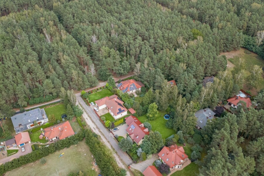 powiat legionowski, Wola Aleksandra, Nowoczesny dom z dużym ogrodem w sąsiedztwie lasu