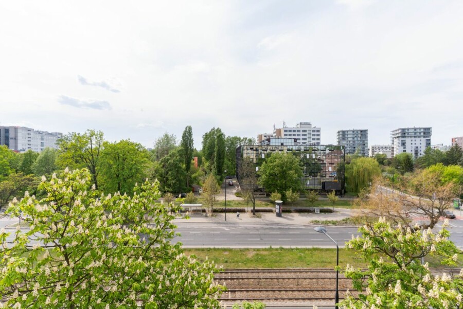 Warszawa, Mokotów, Wołoska, Dwustronne mieszkanie z widokiem w kamienicy