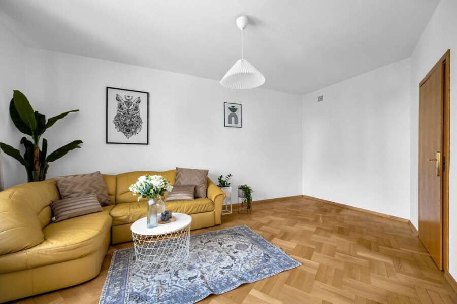 Warszawa, Ursynów, Małej Łąki, Natolin Garaż, loggia i widok na zieleń
