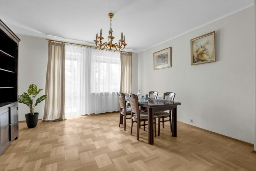 Warszawa, Ursynów, Małej Łąki, Natolin Garaż, loggia i widok na zieleń