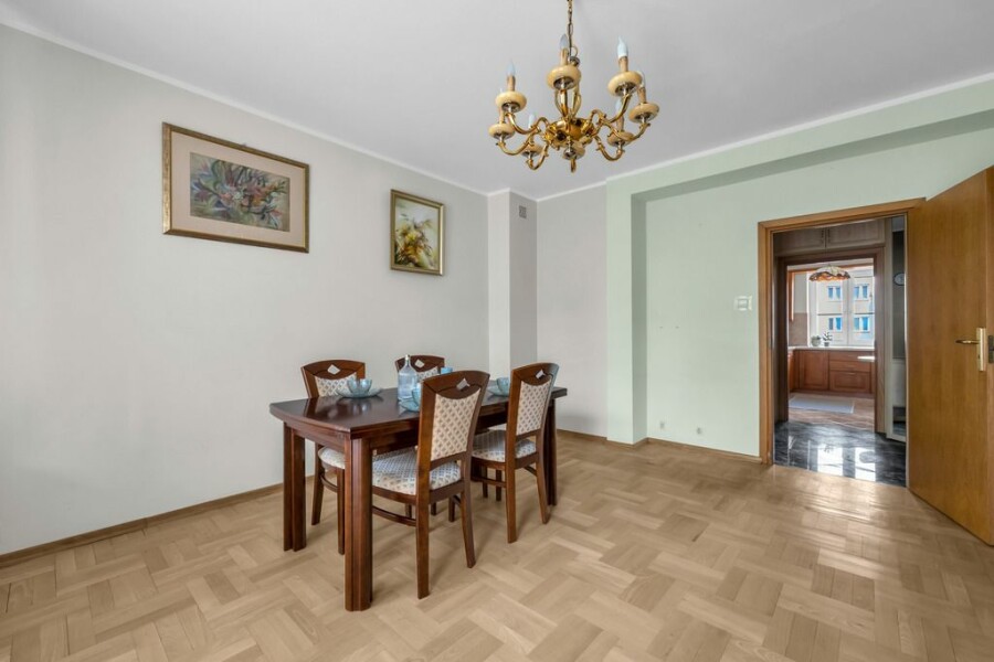 Warszawa, Ursynów, Małej Łąki, Natolin Garaż, loggia i widok na zieleń