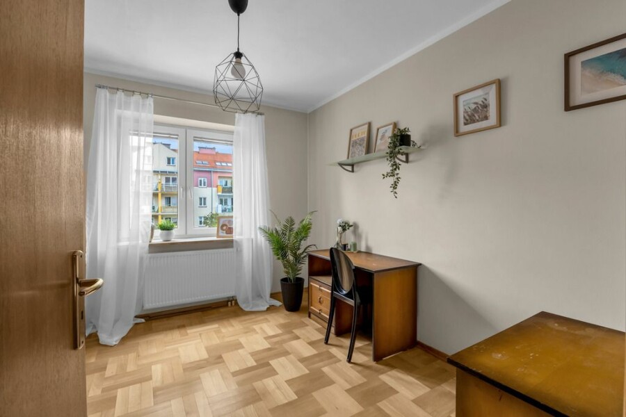 Warszawa, Ursynów, Małej Łąki, Natolin Garaż, loggia i widok na zieleń