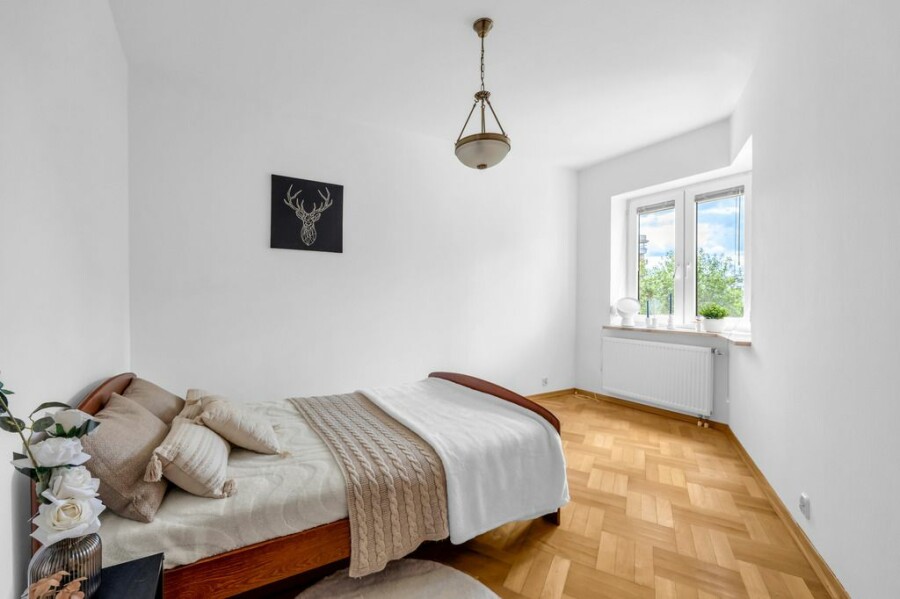 Warszawa, Ursynów, Małej Łąki, Natolin Garaż, loggia i widok na zieleń