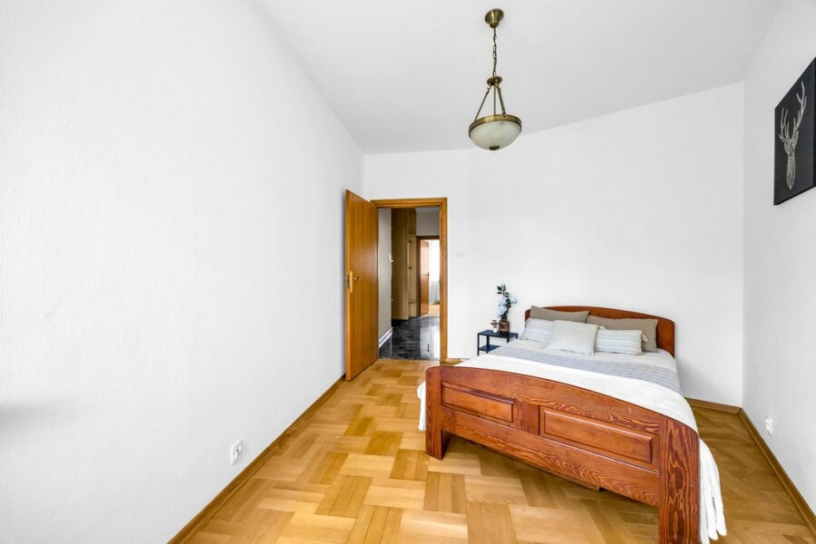 Warszawa, Ursynów, Małej Łąki, Natolin Garaż, loggia i widok na zieleń
