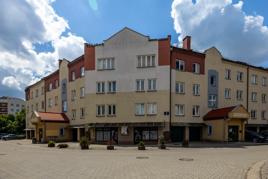 Warszawa, Ursynów, Małej Łąki, Natolin Garaż, loggia i widok na zieleń