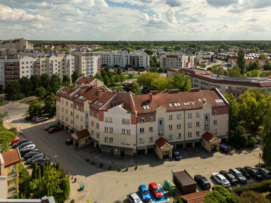Warszawa, Ursynów, Małej Łąki, Natolin Garaż, loggia i widok na zieleń