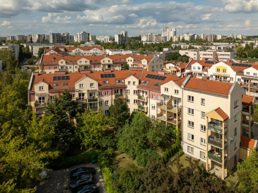 Warszawa, Ursynów, Małej Łąki, Natolin Garaż, loggia i widok na zieleń