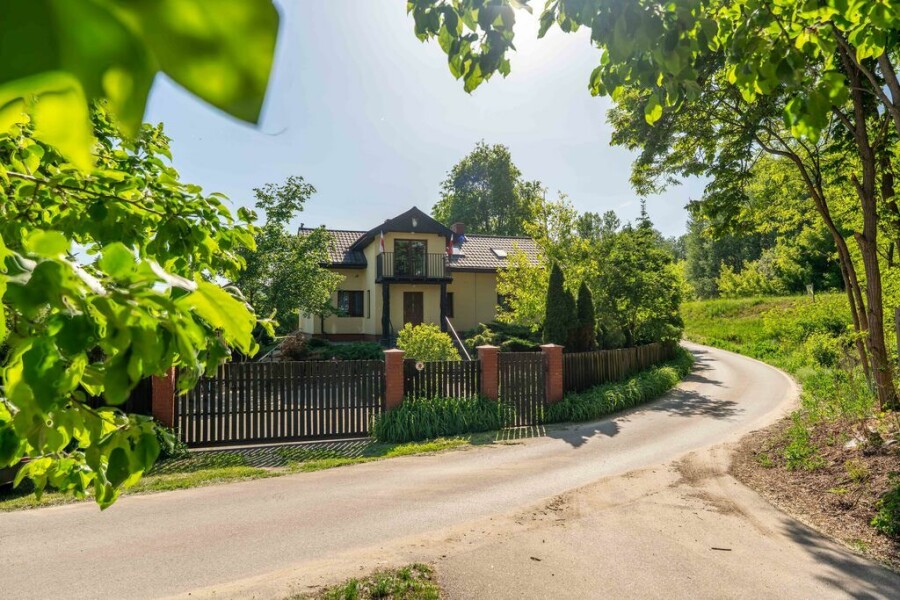 powiat nowodworski, Nowy Secymin, Dom rodzinny z piękna zielenią