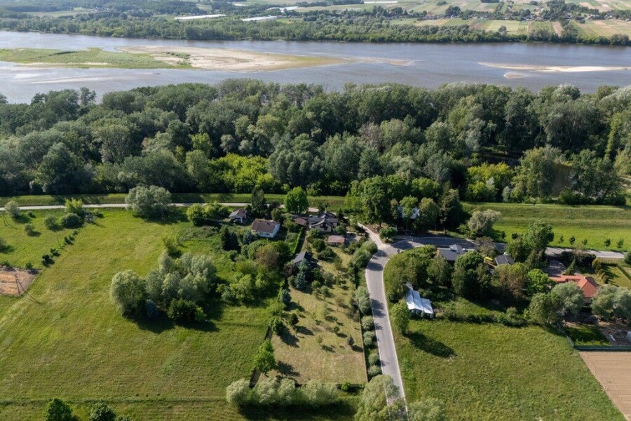 powiat nowodworski, Nowy Secymin, Dom rodzinny z piękna zielenią