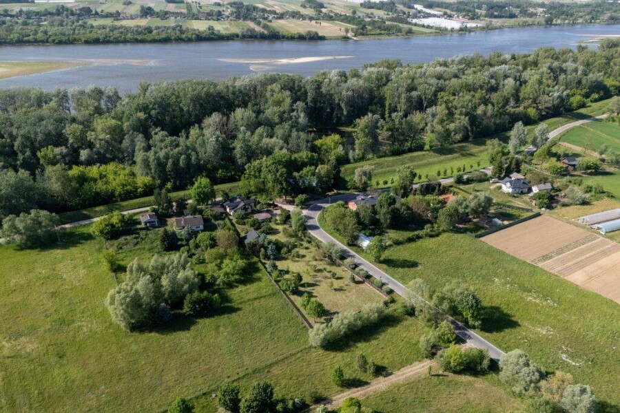 powiat nowodworski, Nowy Secymin, Dom rodzinny z piękna zielenią