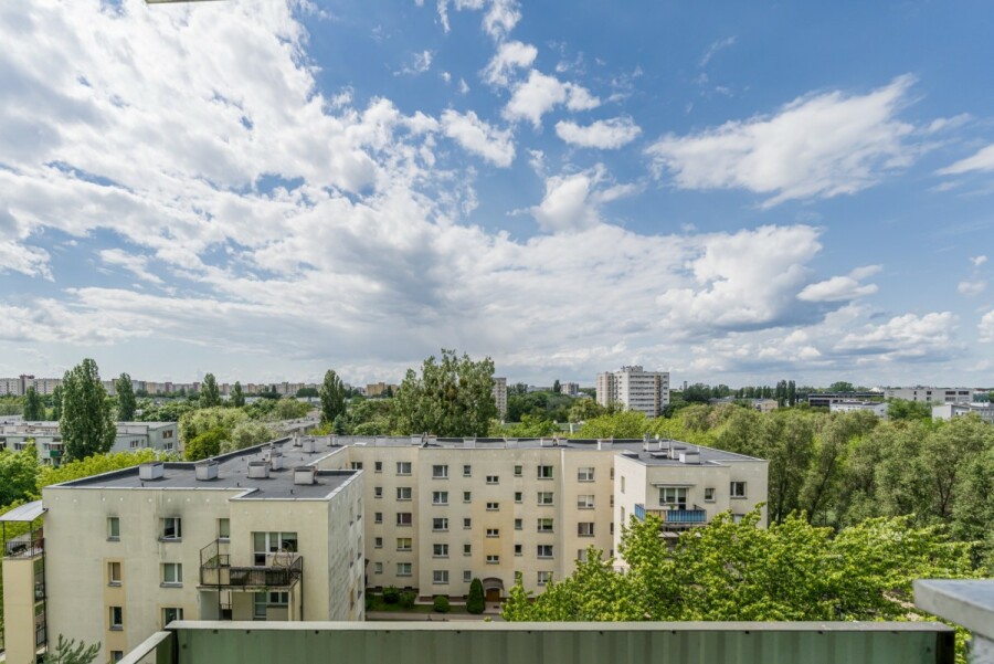 Warszawa, Bielany, Zbigniewa Romaszewskiego, Kawalerka z bakonem na zielonych Bielanach.