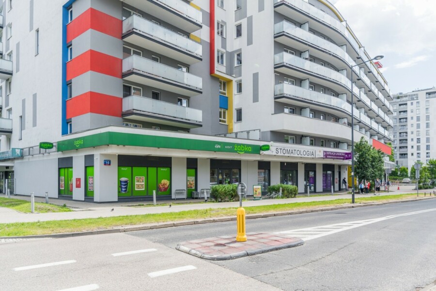 Warszawa, Bielany, Zbigniewa Romaszewskiego, Kawalerka z bakonem na zielonych Bielanach.