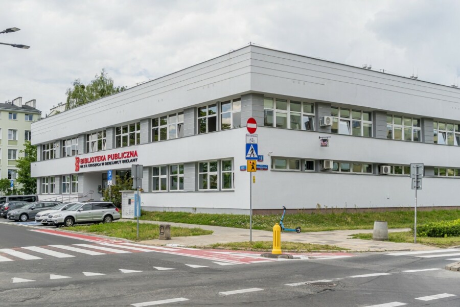 Warszawa, Bielany, Zbigniewa Romaszewskiego, Kawalerka z bakonem na zielonych Bielanach.