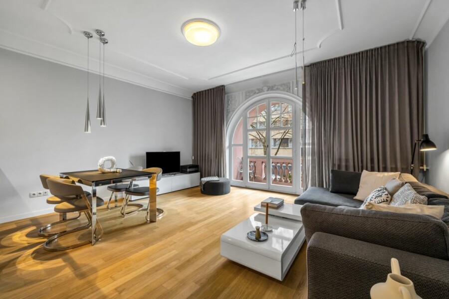 Warszawa, Śródmieście Południowe, Flory, Apartament w zabytkowej kamienicy na Flory