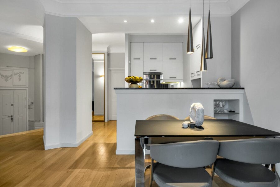 Warszawa, Śródmieście Południowe, Flory, Apartament w zabytkowej kamienicy na Flory