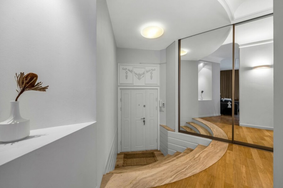 Warszawa, Śródmieście Południowe, Flory, Apartament w zabytkowej kamienicy na Flory