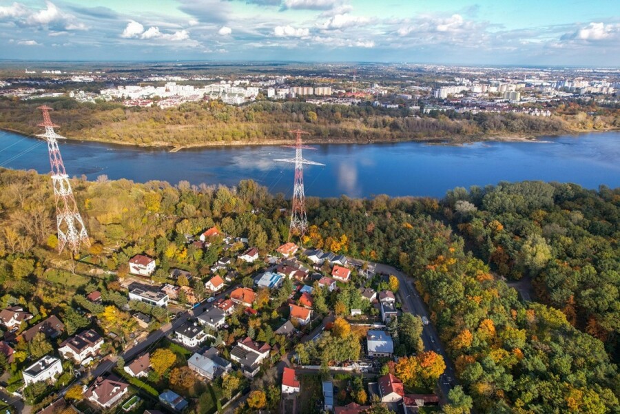 Łomianki, Buraków, 11 Listopada, Dom tuż przy LESIE MŁOCIŃSKIM.