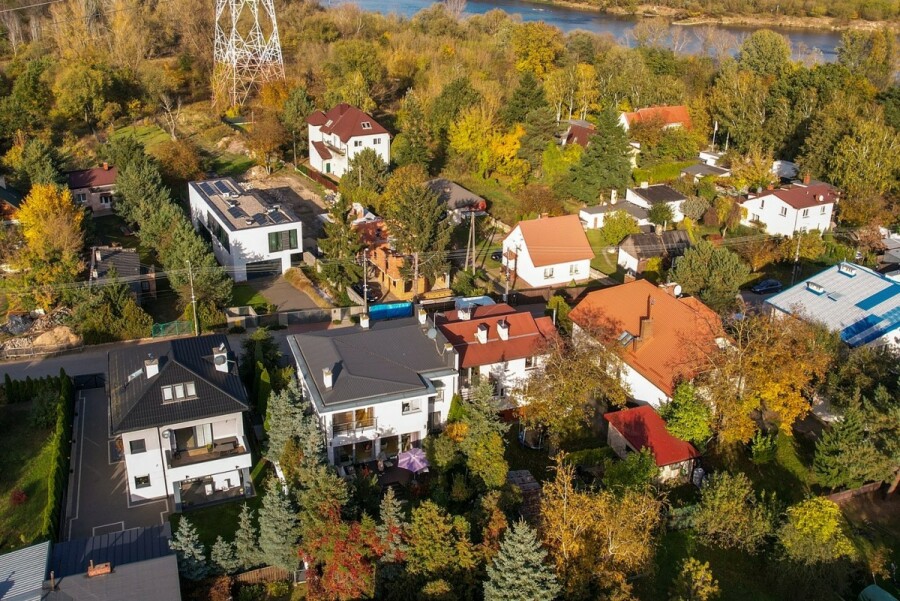 Łomianki, Buraków, 11 Listopada, Dom tuż przy LESIE MŁOCIŃSKIM.