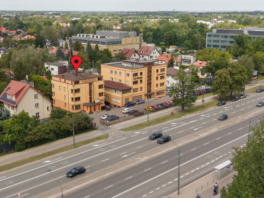 Warszawa, Ursynów, Funkcjonalny budynek przy Puławskiej i obwodnicy