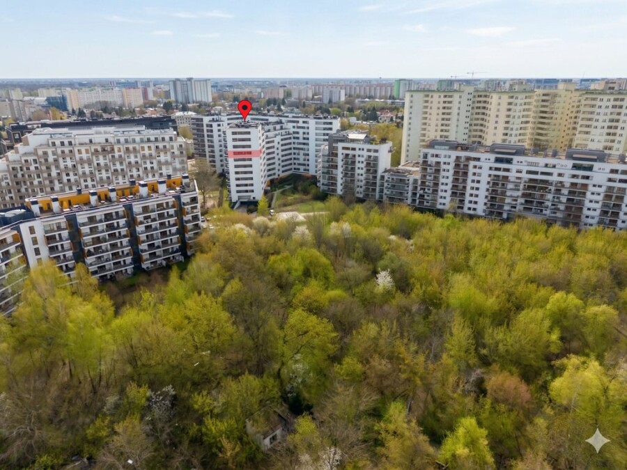 Warszawa, Mokotów, Bukowińska, Po remoncie Przy metrze Cisza, widok na zieleń