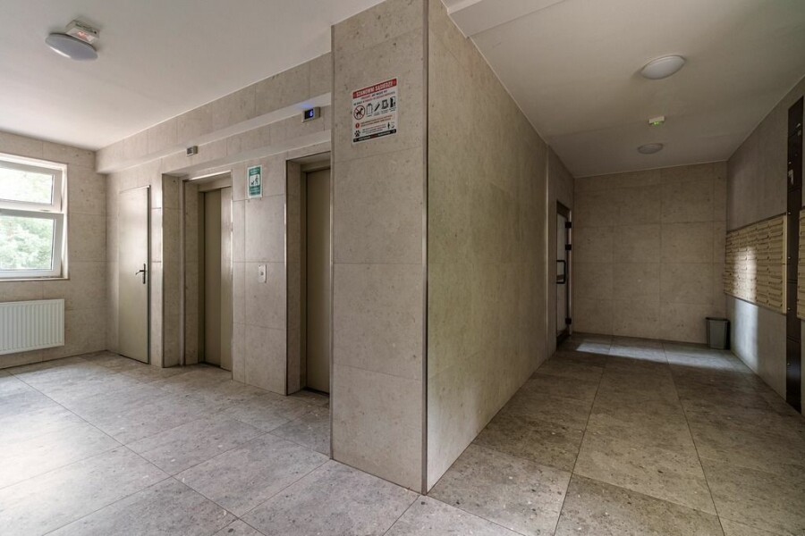 Warszawa, Ursynów, Belgradzka, Nowoczesne, po generalnym remoncie, metro Natolin