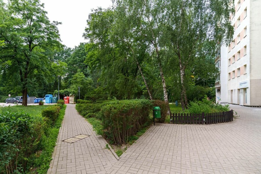 Warszawa, Ursynów, Belgradzka, Nowoczesne, po generalnym remoncie, metro Natolin