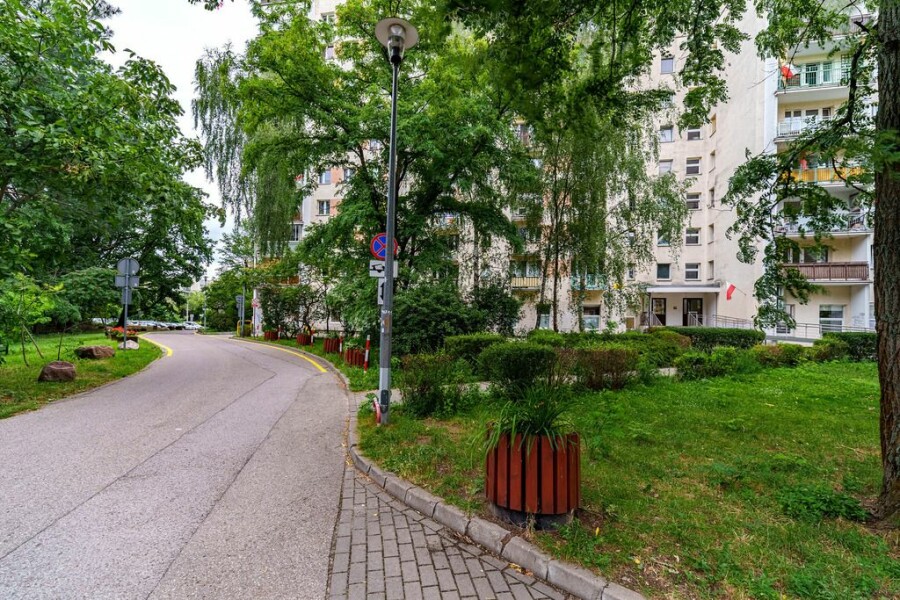 Warszawa, Ursynów, Belgradzka, Nowoczesne, po generalnym remoncie, metro Natolin