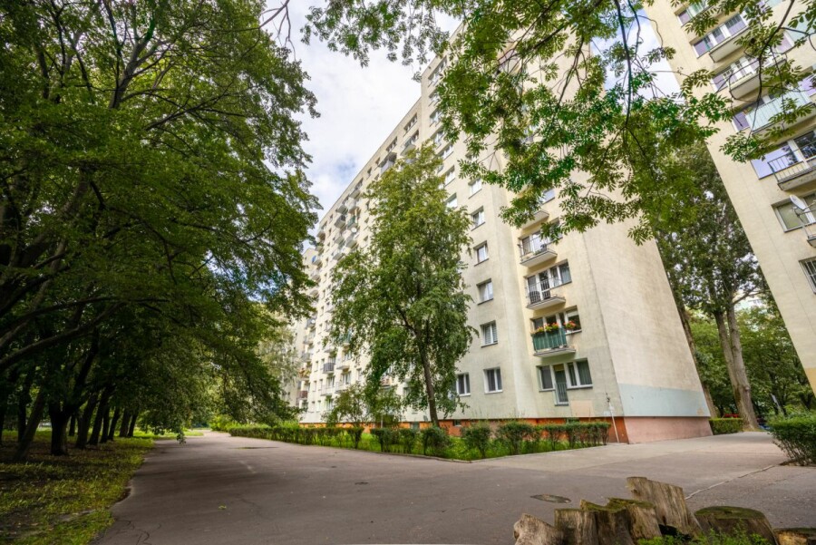 Warszawa, Mokotów Stegny, Katalońska, 3 pokoje z potencjałem aranżacyjnym – Stegny.