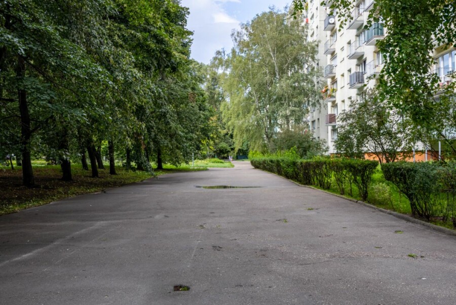 Warszawa, Mokotów Stegny, Katalońska, 3 pokoje z potencjałem aranżacyjnym – Stegny.