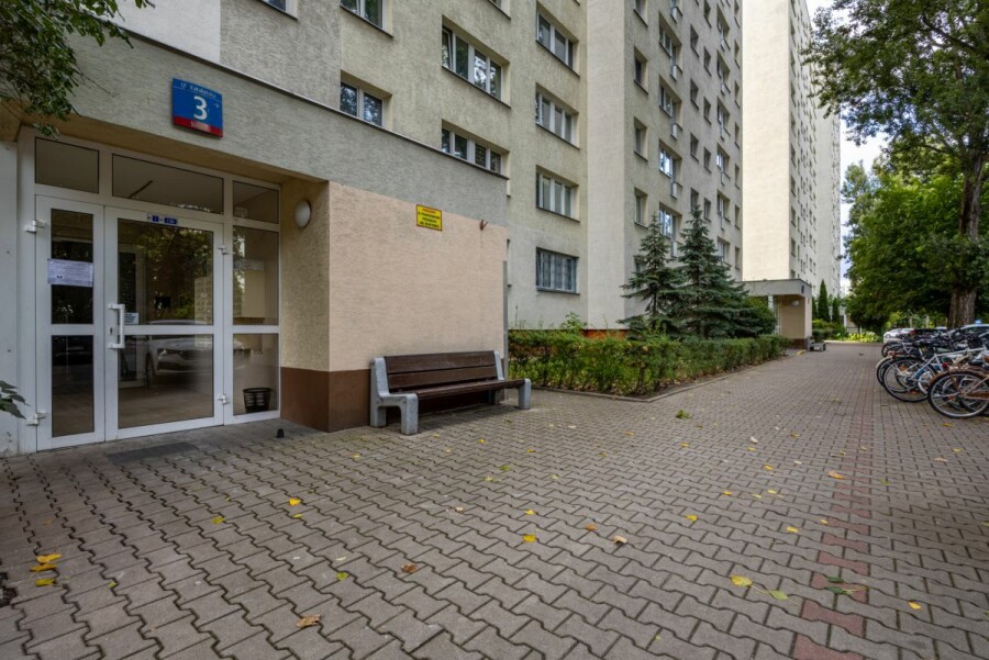 Warszawa, Mokotów Stegny, Katalońska, 3 pokoje z potencjałem aranżacyjnym – Stegny.