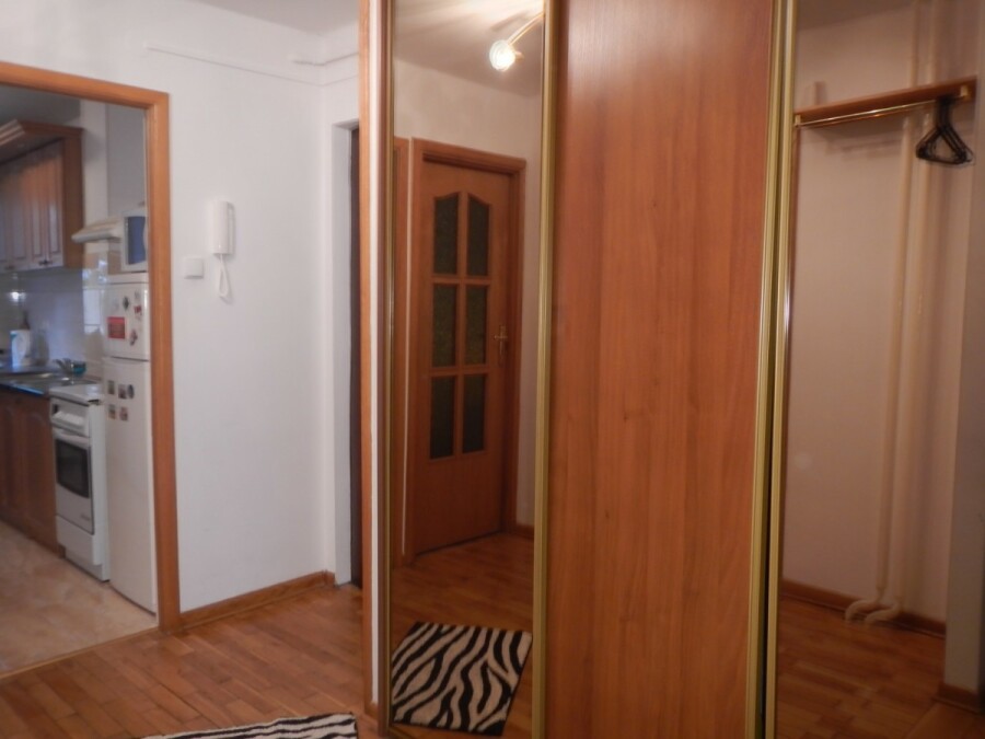 Warszawa, Śródmieście, Świętojerska, Dwupokojowe z oddzielną kuchnią Świętojerska