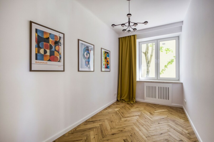Warszawa, Wola Młynów, Stanisława Staszica, Po remoncie, w kaminiczce, z balkonem