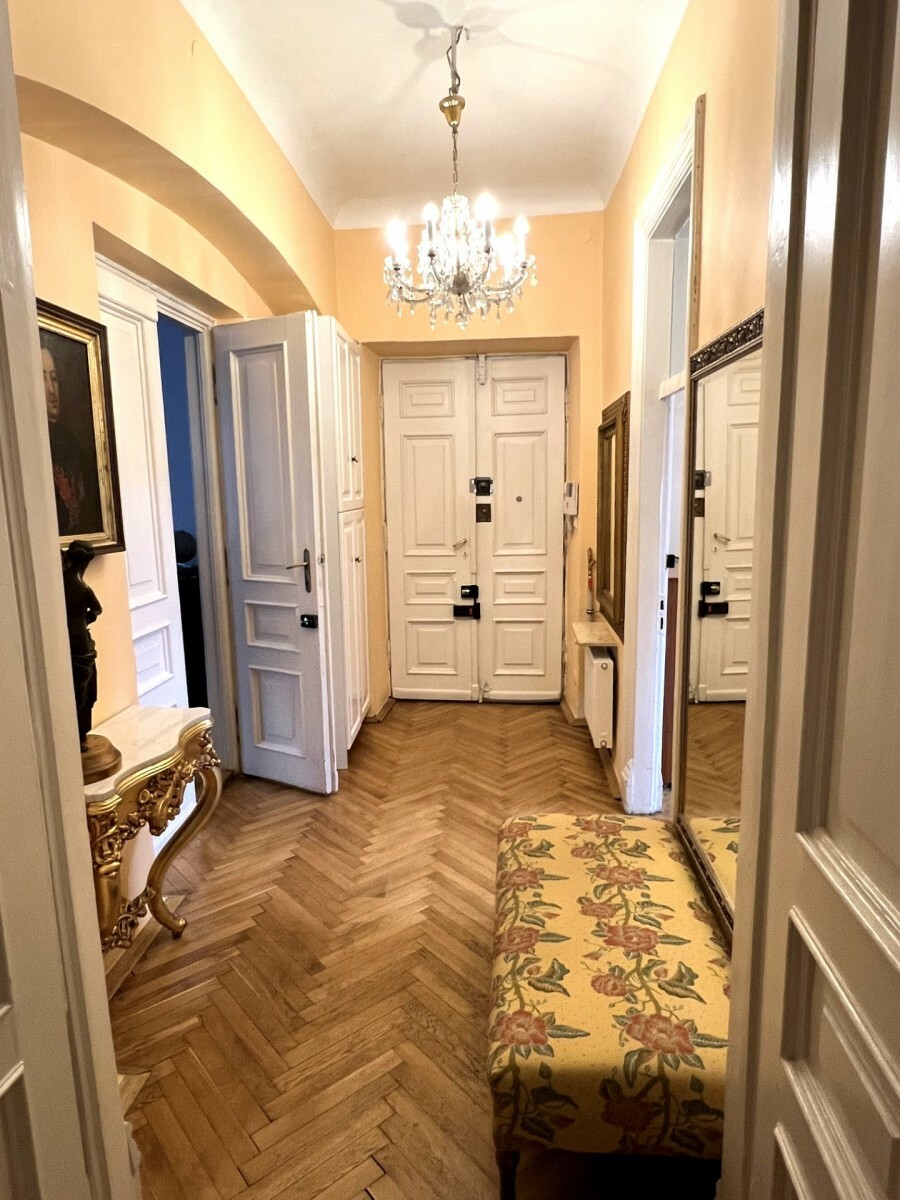 Warszawa, Praga-Północ, Targowa, APARTAMENT W KAMIENICY Z 1900r.