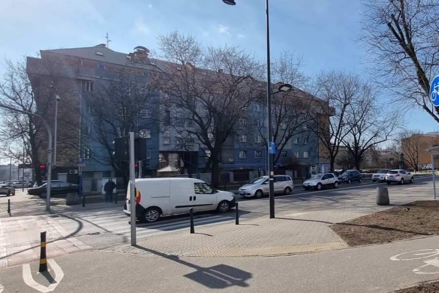 Warszawa, Praga-Południe Grochów, Józefa Chłopickiego, Witryna. Przy głównej ulicy. Na rogu.