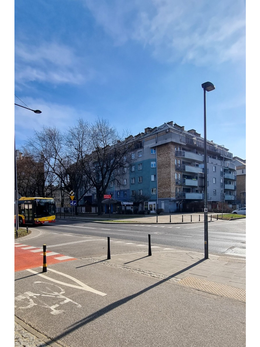 Warszawa, Praga-Południe Grochów, Józefa Chłopickiego, Witryna. Przy głównej ulicy. Na rogu.