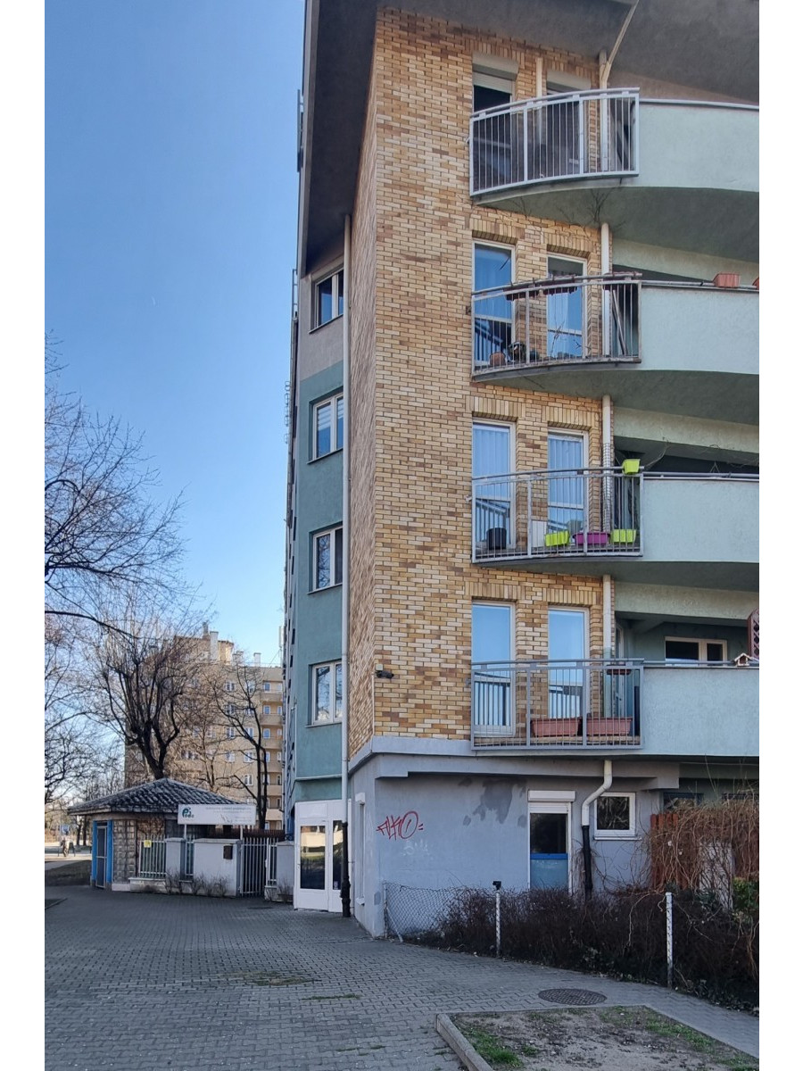 Warszawa, Praga-Południe Grochów, Józefa Chłopickiego, Witryna. Przy głównej ulicy. Na rogu.