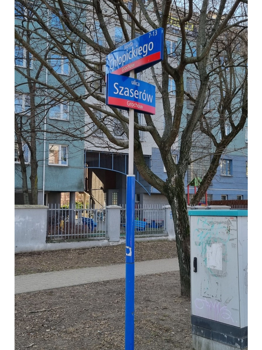 Warszawa, Praga-Południe Grochów, Józefa Chłopickiego, Witryna. Przy głównej ulicy. Na rogu.