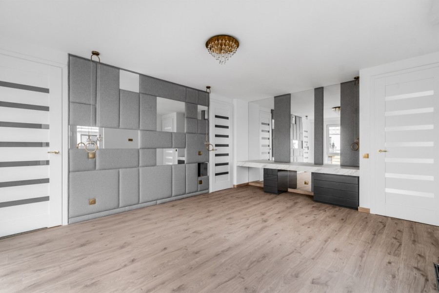Warszawa, Mokotów Stegny, Aleja Gen. Władysława Sikorskiego, 4-pokojowy apartament z tarasem na Mokotowie