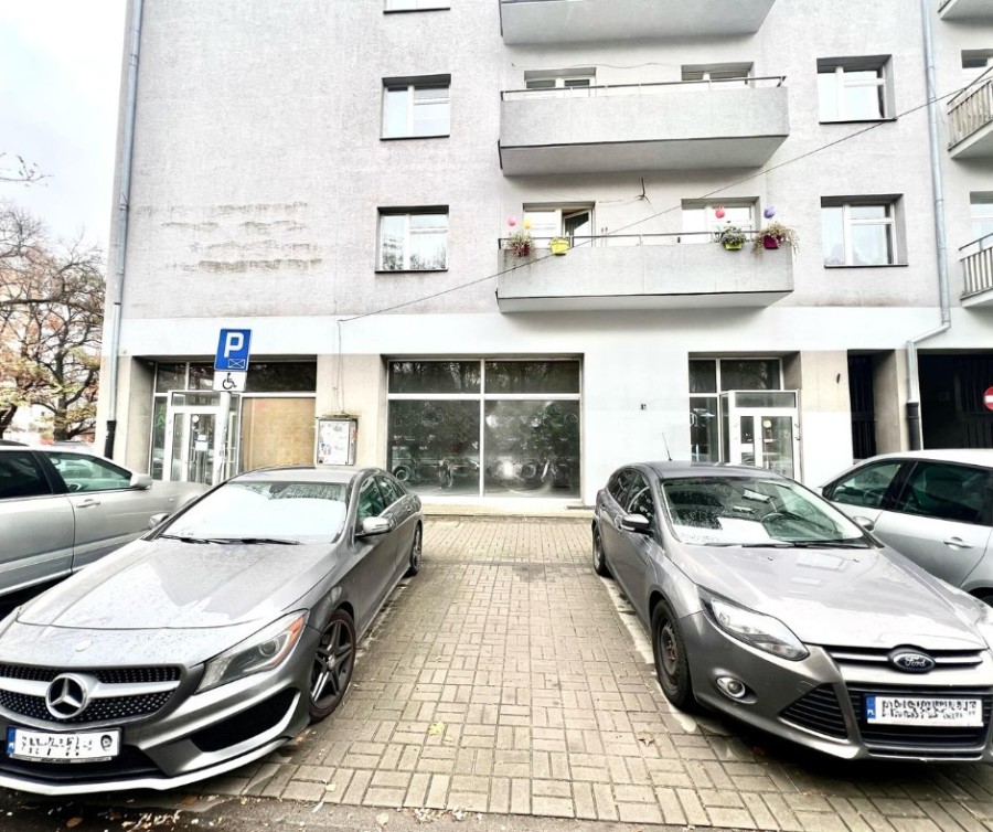Warszawa, Mokotów Sielce, Promenada, Lokal handlowo-usługowy, witryny, ul. Belwederska