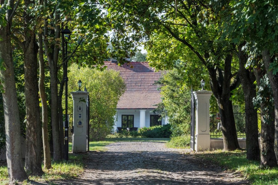 powiat nowodworski, Zakroczym, Dworek Mazowsze. Hotel, klinika, SPA, dom seniora