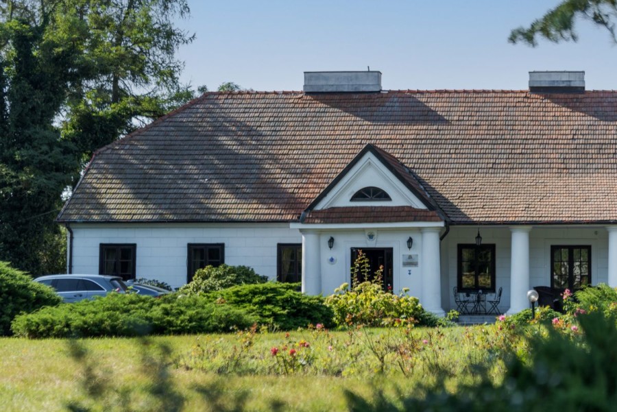 powiat nowodworski, Zakroczym, Dworek Mazowsze. Hotel, klinika, SPA, dom seniora