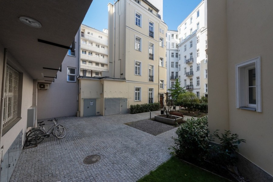 Warszawa, Śródmieście, Piękna, Apartament w odrestaurowanej kamienicy ul. Piękna