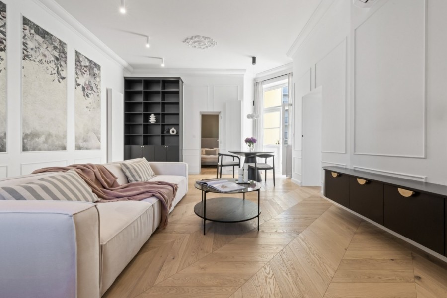 Warszawa, Śródmieście, Piękna, Apartament pod klucz w odrestaurowanej kamienicy