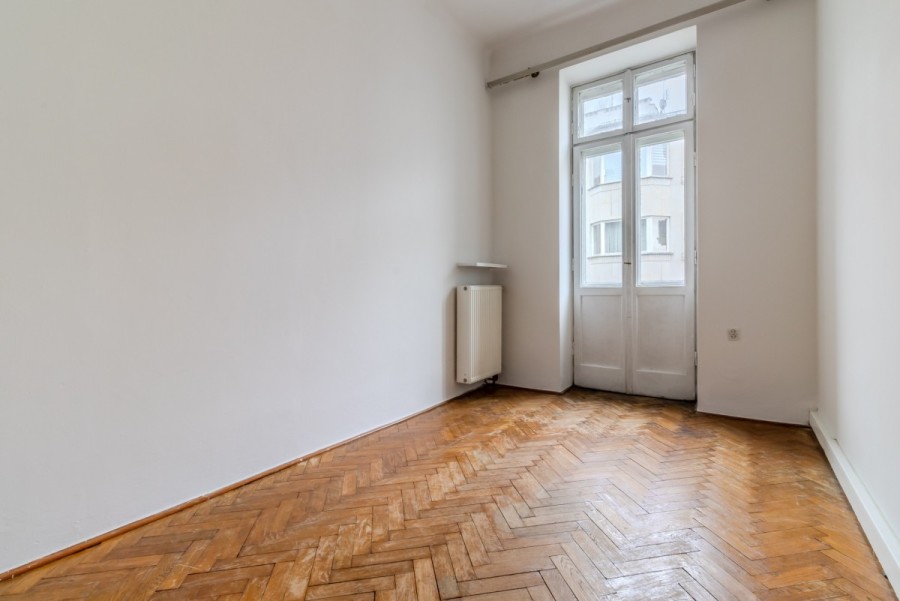 Warszawa, Śródmieście, Z Windą /Z balkonem/W przedwojennej kamienicy