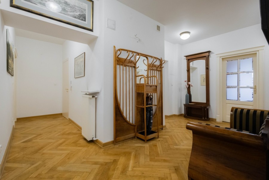 Warszawa, Śródmieście, Lwowska, Przestronne mieszkanie w zabytkowej kamienicy