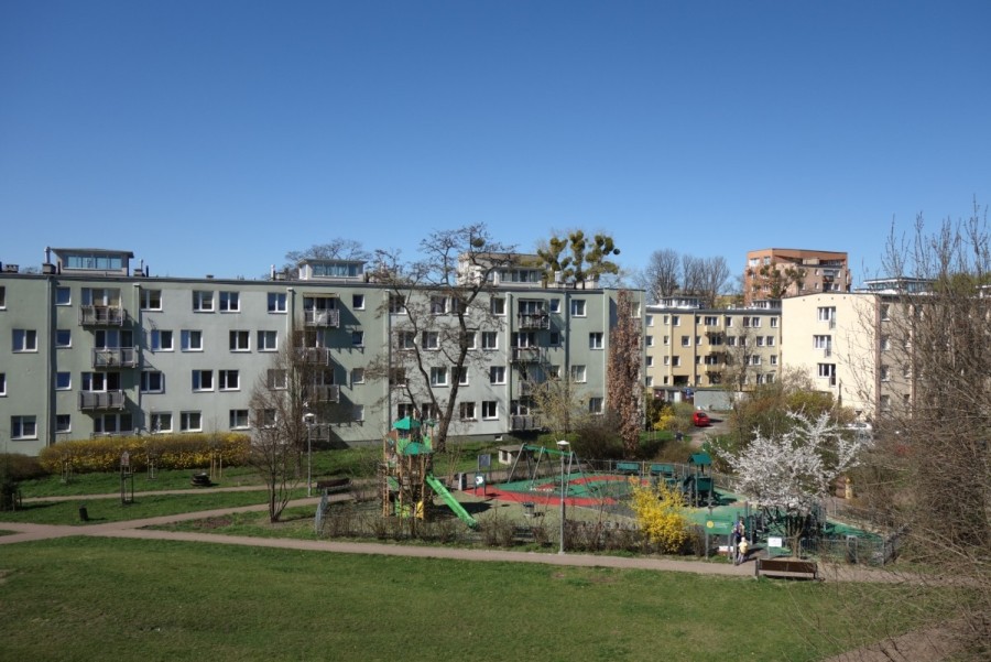 Warszawa, Wola, Żytnia, Trzy Rozkładowe Pokoje w Niskim Bloku z Cegły