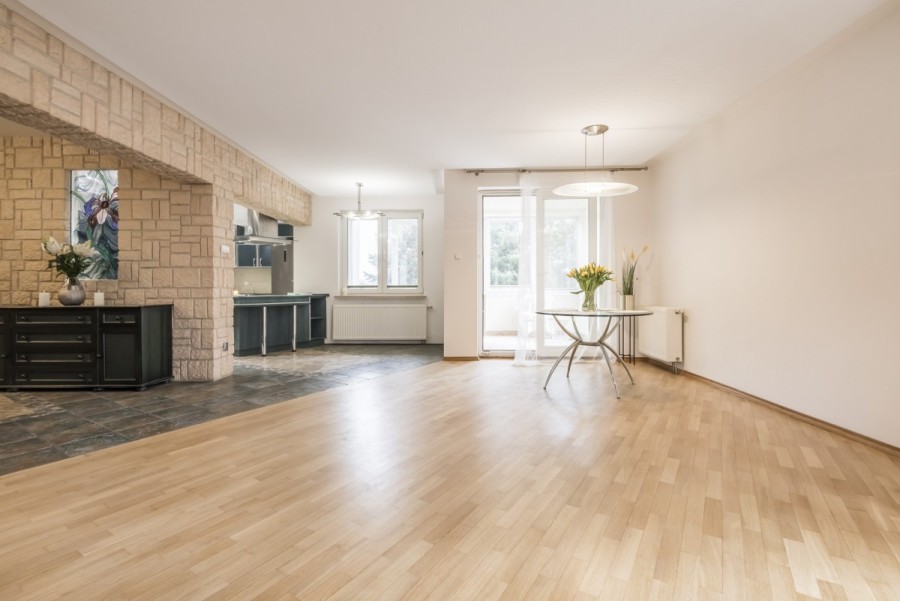 Warszawa, Włochy, Stylowy Apartament dla rodziny z ogrodem zimowym
