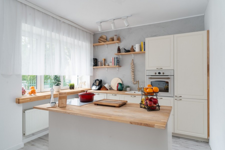 Warszawa, Włochy, Studio z dużą wyspą w kuchni